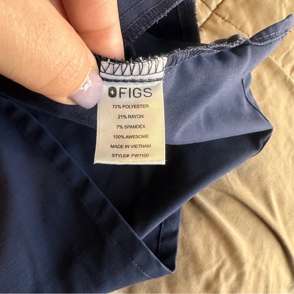 FIGS Women's Navy Blue V-Neck Top - Picture 4 of 6